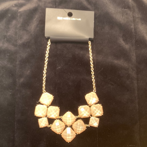 Statement Necklace with gold and rose hues - Picture 2 of 5